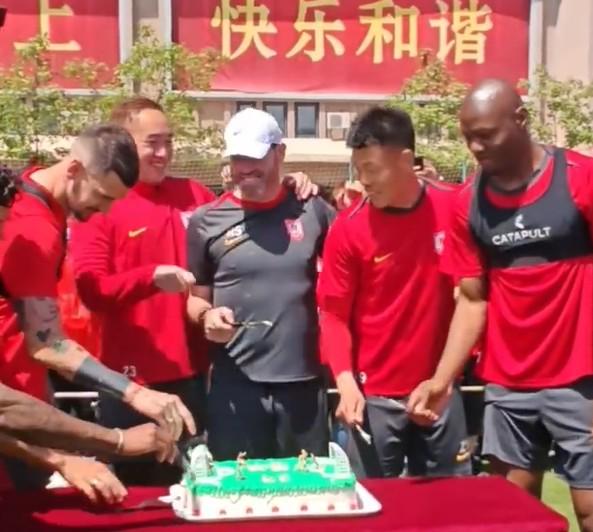 6t体育-英超主场球衣专属补丁样式与使用方法